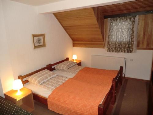 a bedroom with two beds and two lamps in it at Holiday Home Minja in Kopaonik