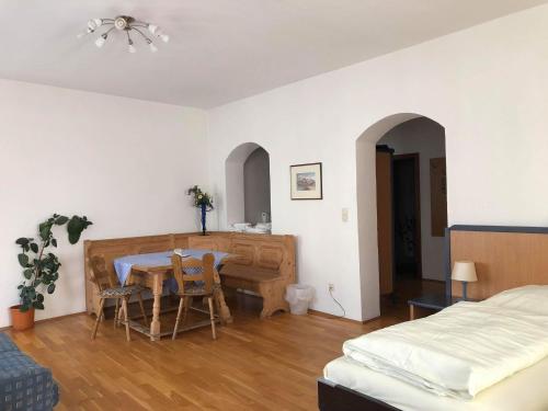 A bed or beds in a room at Hotel Gäubodenhof