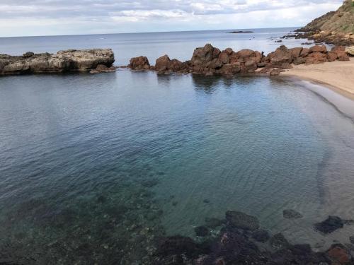 an aerial view of a beach with rocks and water at Il doppio nodo in Castelsardo