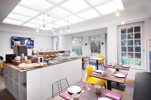 Μια τηλεόραση ή/και κέντρο ψυχαγωγίας στο Hôtel Métropole centre ville