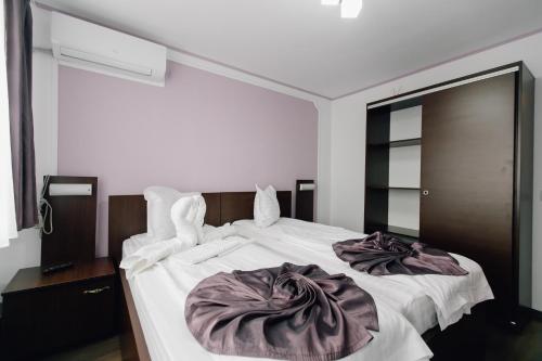 a bedroom with a bed with a blanket on it at Apartament Horatio in Galaţi