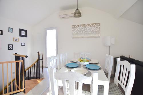 Ruang duduk di Apartments Sea & Sky