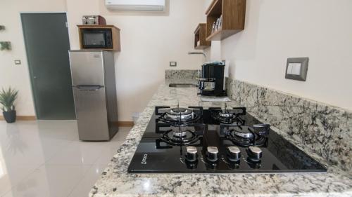 Dapur atau dapur kecil di La Mariposa Apartments