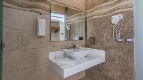 Bilik mandi di La Mariposa Apartments