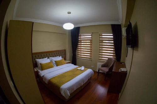 Postel nebo postele na pokoji v ubytování Ramparts Hotel