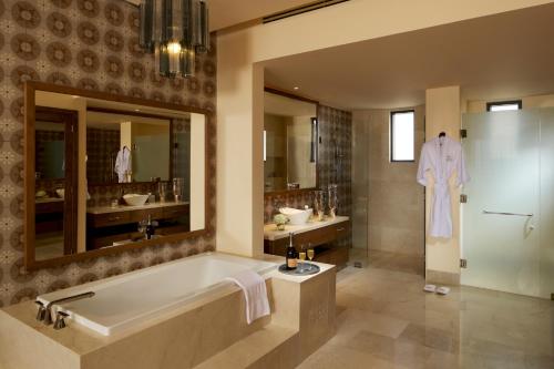 Kúpeľňa v ubytovaní Grand Solmar Pacific Dunes Resort, Golf & Spa