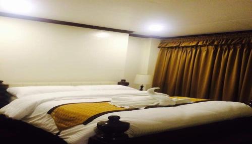 F8 Inn – Formerly F8 Bed & Breakfast