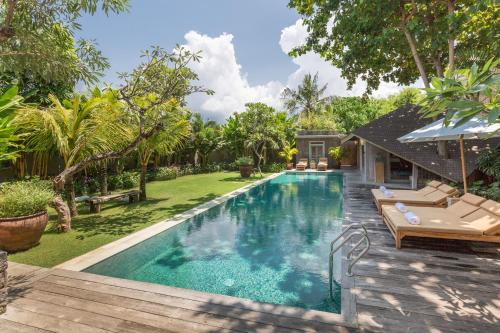 Jadine Bali Villa by Nagisa Bali 내부 또는 인근 수영장