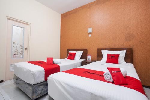 RedDoorz near Brawijaya University tesisinde bir odada yatak veya yataklar