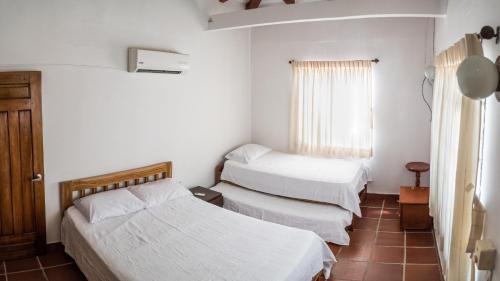 Säng eller sängar i ett rum på Cabaña Coveñas