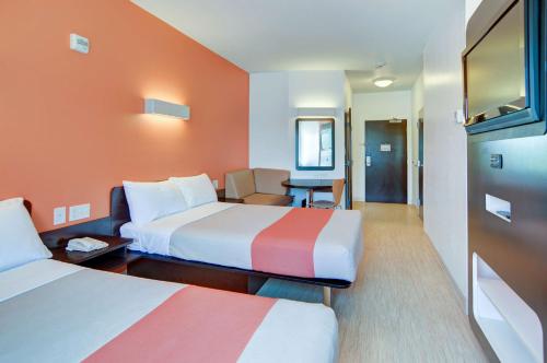 Un ou plusieurs lits dans un hébergement de l'établissement Motel 6-Roanoke, TX - Northlake - Speedway