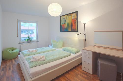 Ένα ή περισσότερα κρεβάτια σε δωμάτιο στο Apartments Leipzig Zentrum Süd Emilienstraße