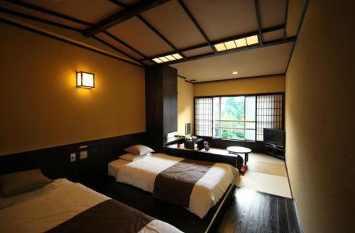 Кровать или кровати в номере Unzen Fukudaya