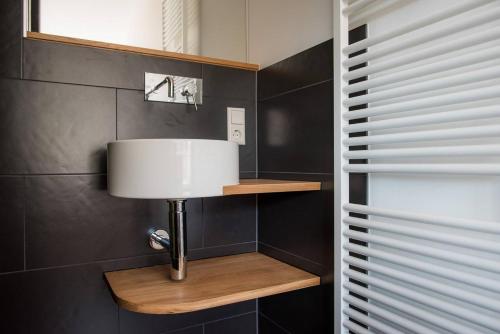 Een badkamer bij Moderne Apartments in attraktivem Altbau