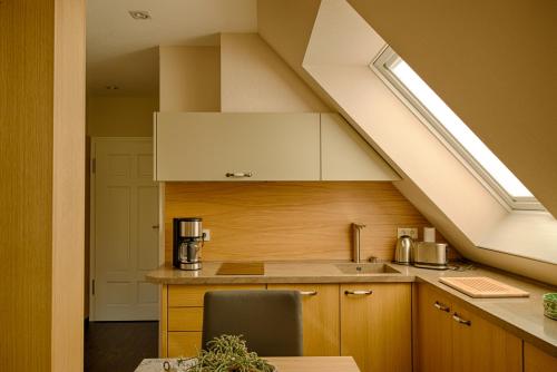 an attic kitchen with a skylight at Schrebenza in Burg Kauper