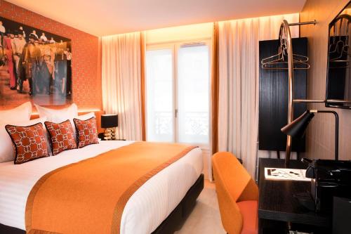 Ένα ή περισσότερα κρεβάτια σε δωμάτιο στο Hôtel Dress Code