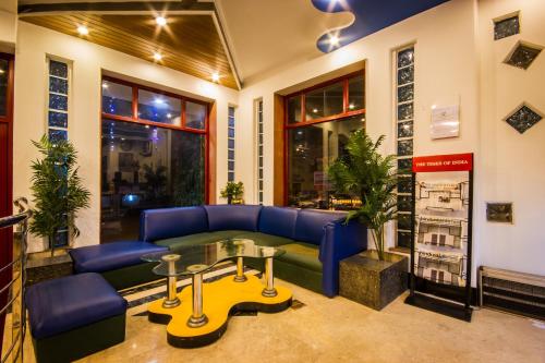Χώρος καθιστικού στο The Suncourt Hotel Yatri