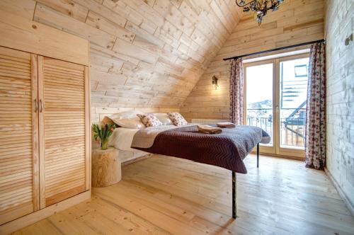 Tempat tidur dalam kamar di Karczogród