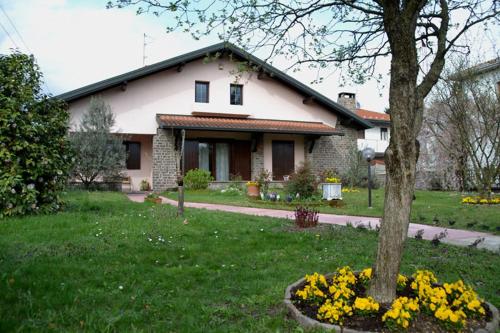 Сад в Le 3 Camelie Malpensa