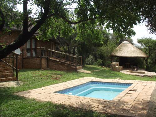 Swimmingpoolen hos eller tæt på Shamba Yetu Mountain Lodge