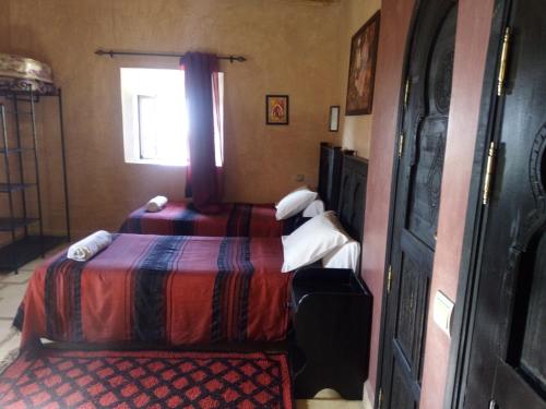 a bedroom with a bed and a window at La Kasbah d'Ouzoud in Ouzoud