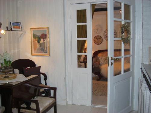 a room with a door leading to a bedroom at Ängshyddan B&B in Yngsjö