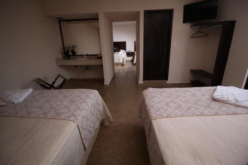 Ein Bett oder Betten in einem Zimmer der Unterkunft Hotel Sacre
