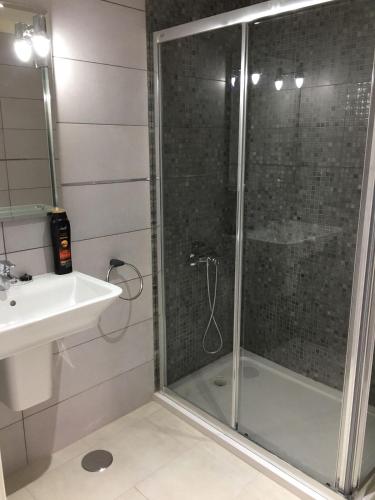 a bathroom with a shower and a sink at Sol y Playa in La Playa Calera