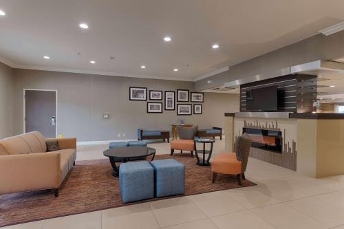 a living room with a couch and chairs and a fireplace at Best Western Plus Delta Inn & Suites in Oakley