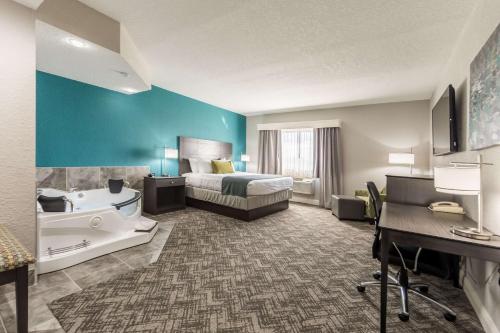 Best Western Plus Sebastian Hotel & Suitesにあるベッド