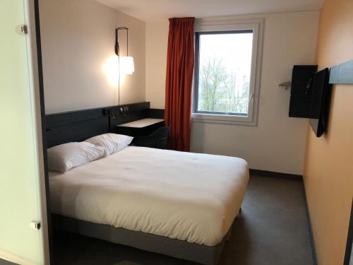 Kama o mga kama sa kuwarto sa Ibis Budget Annecy sud-Poisy