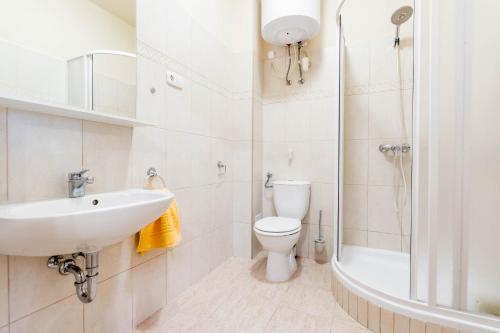 Koupelna v ubytování Liszt Apartman