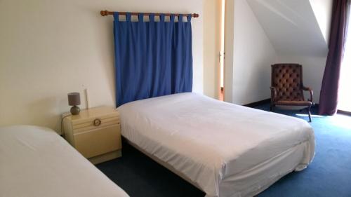 Cama o camas de una habitación en Hôtel Beau Rivage