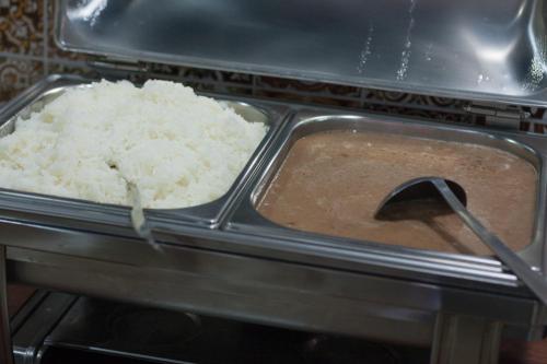 a tray of rice in an oven at Hotel Marina Torrano in Trindade