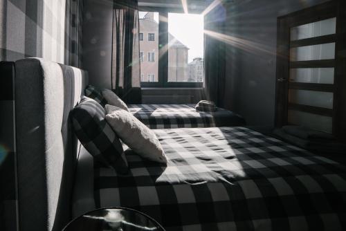 a bedroom with two beds and a window at Apartamenty 1 Maja 45 in Elblag