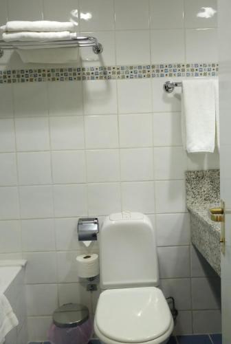 Ein Badezimmer in der Unterkunft Castelli Hotel Nicosia