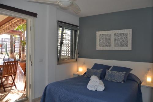 Postel nebo postele na pokoji v ubytování Apartamento Vacacional Ático frente al mar