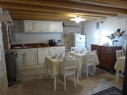 Η κουζίνα ή μικρή κουζίνα στο B&B Casa Perla