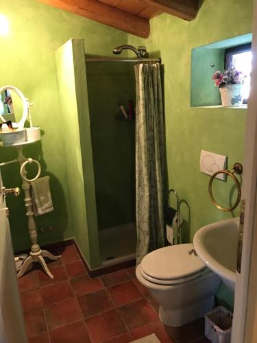 A bathroom at Casa Colli Piacentini