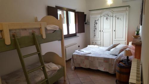 a bedroom with a bed and a bunk bed at B&B Podere Montese in Villafranca in Lunigiana