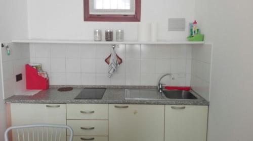 a kitchen with a sink and a counter top at Vivi Vicenza vicino al centro e alla stazione in Vicenza