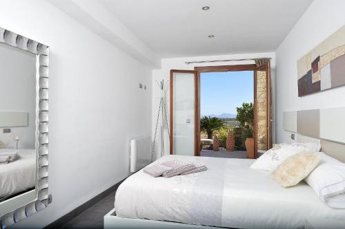 Postel nebo postele na pokoji v ubytování 021 Villa Sa Riba ETV7327 by Mallorca Charme