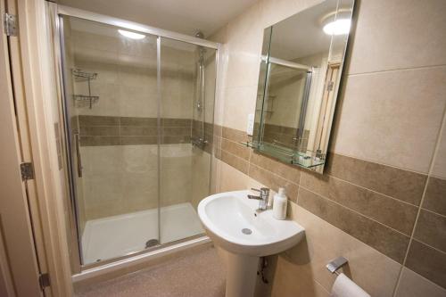 A bathroom at Fryatt Hotel & Bar 