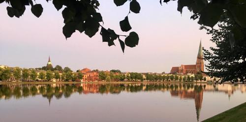 a view of a large body of water with buildings at Schwerin Apartment am Pfaffenteich in Schwerin