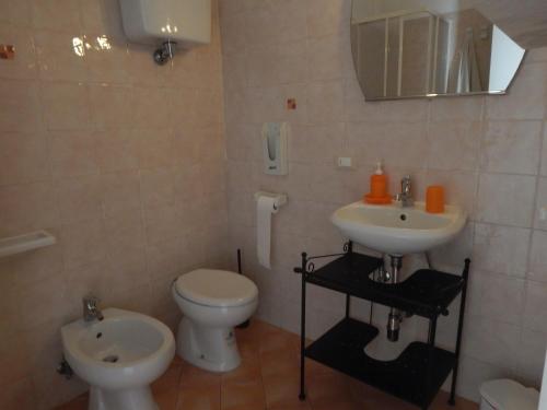 a bathroom with a toilet and a sink at b&b le cote in Giglio Porto