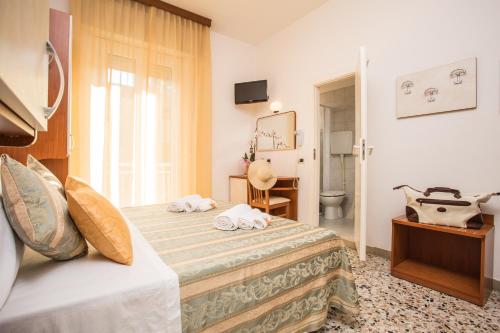 Postel nebo postele na pokoji v ubytování Hotel Oregon