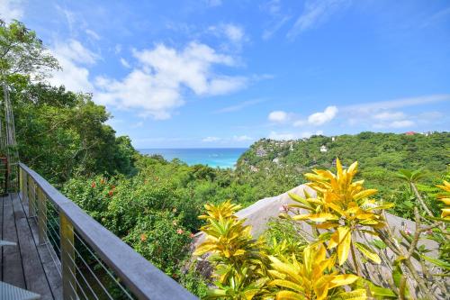 a balcony with a view of the ocean at Diniview Villa Resort in Boracay