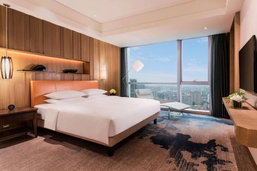 Una cama o camas en una habitación de Hyatt Regency Shanghai Wujiaochang