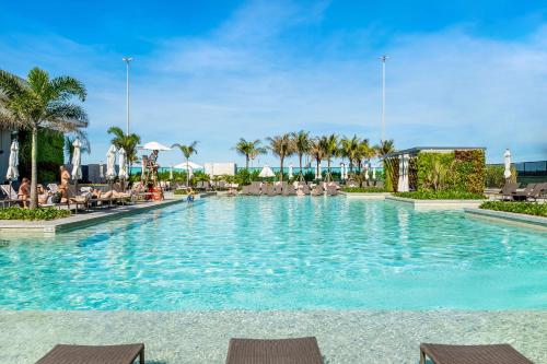 a swimming pool at a resort with palm trees at Grand Hyatt Rio de Janeiro in Rio de Janeiro