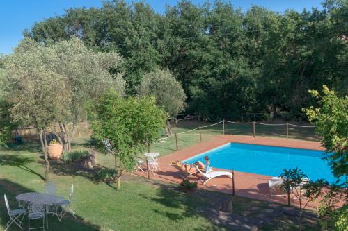 Bazén v ubytování Agriturismi Farina nebo v jeho okolí